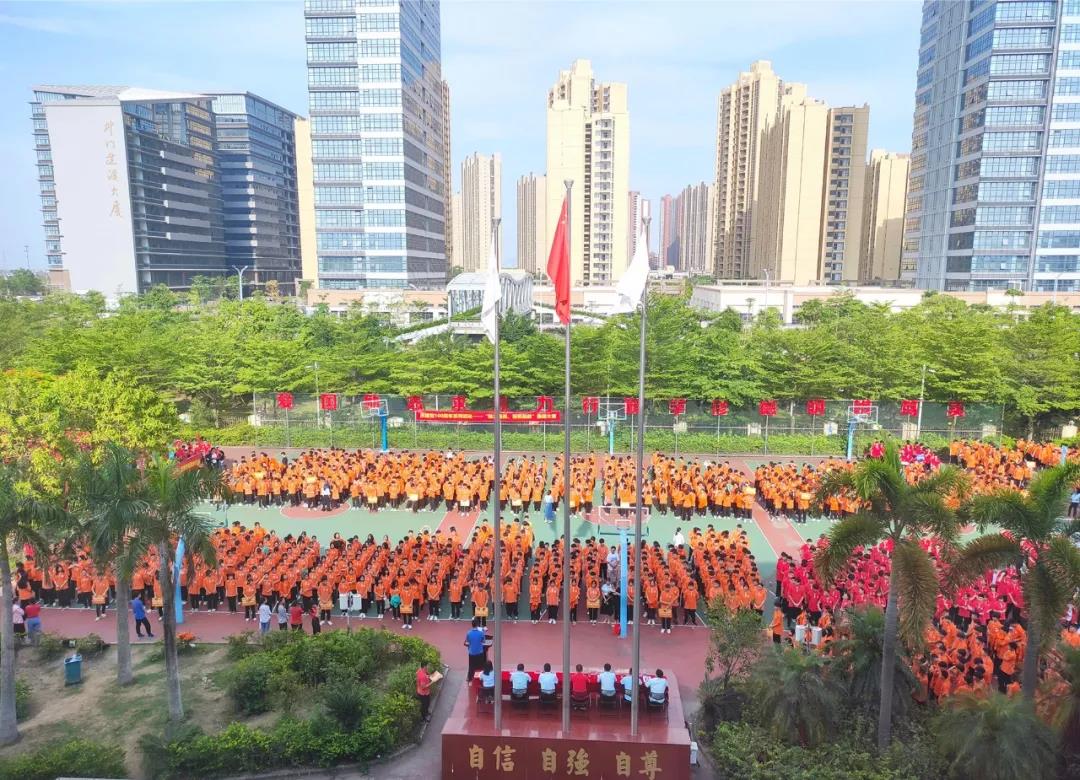 学党史61悟思想国旗下行走的党课南方it红色故事宣讲团成立